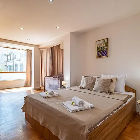 Sunny In The Center Of For 5guests Варна