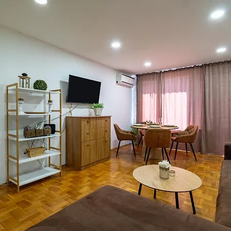 Апартаменти Sunny In The Center Of For 5guests *