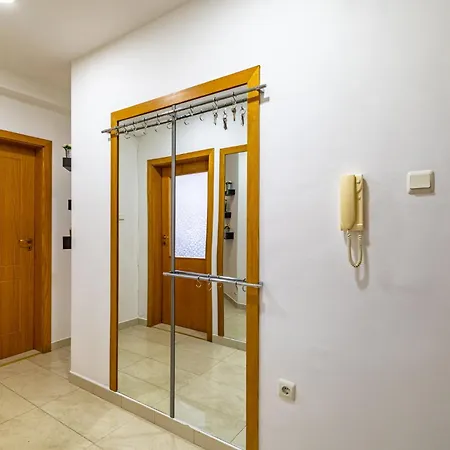 Appartamento Sunny In The Center Of For 5guests *