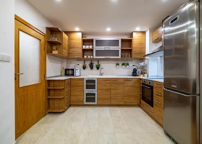 Sunny In The Center Of For 5guests * Varna