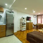 Sunny In The Center Of For 5guests Apartment