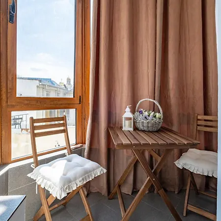 Sunny In The Center Of For 5guests Apartment