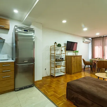Sunny In The Center Of For 5guests Apartment