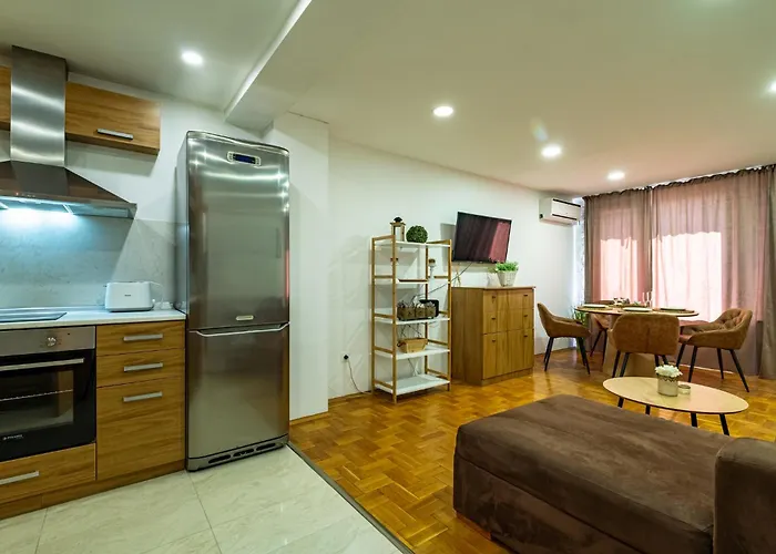 Sunny In The Center Of For 5guests Apartment